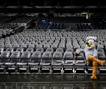 关于社区盾倒计时；圣安东尼奥马刺今夜临场应变；细节引发关注；媒体盛赞；更衣室氛围转暖的信息-南宫官方入口